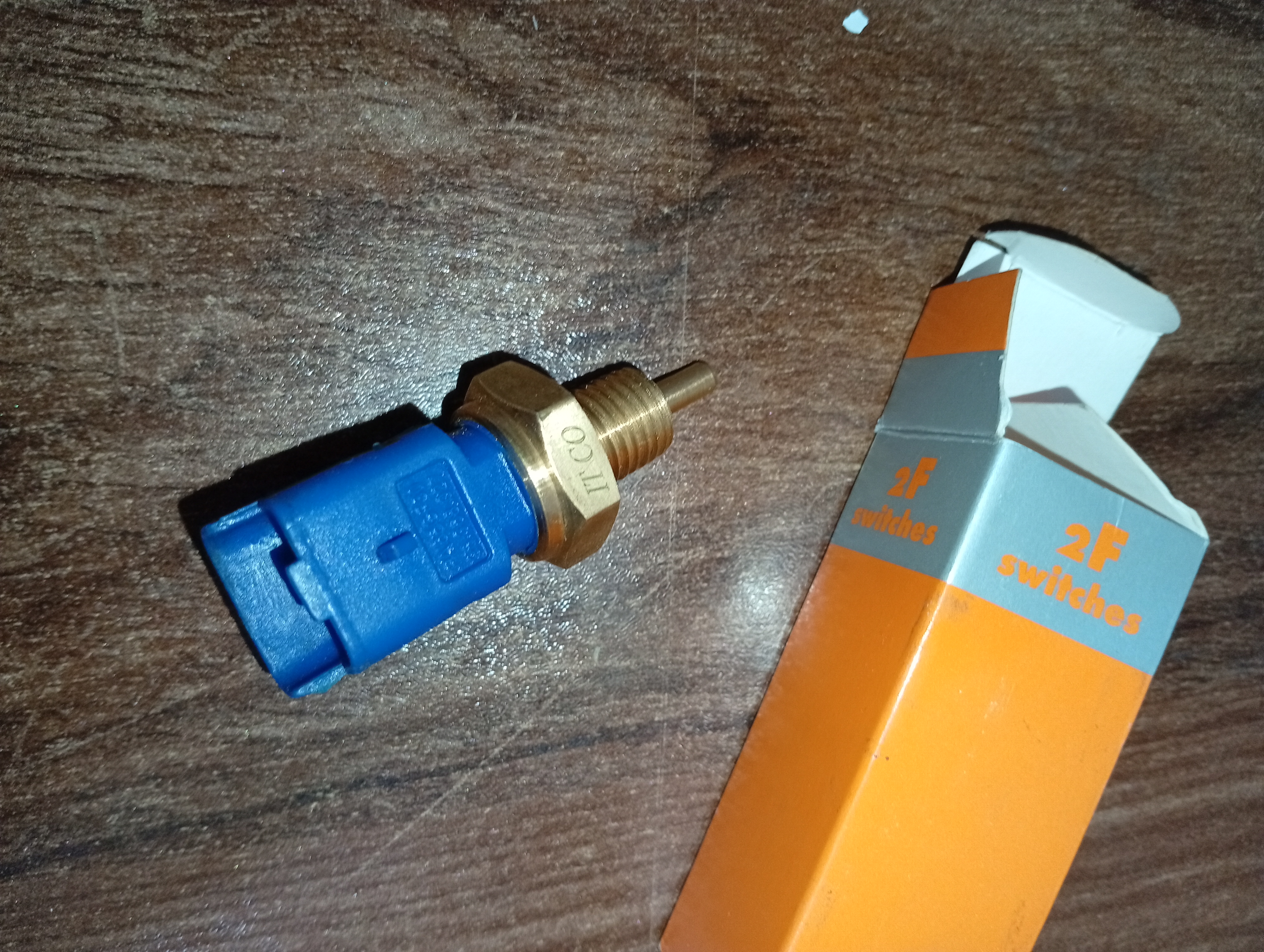 مهره آب سه فیش پژو 206 تیپ یک 1